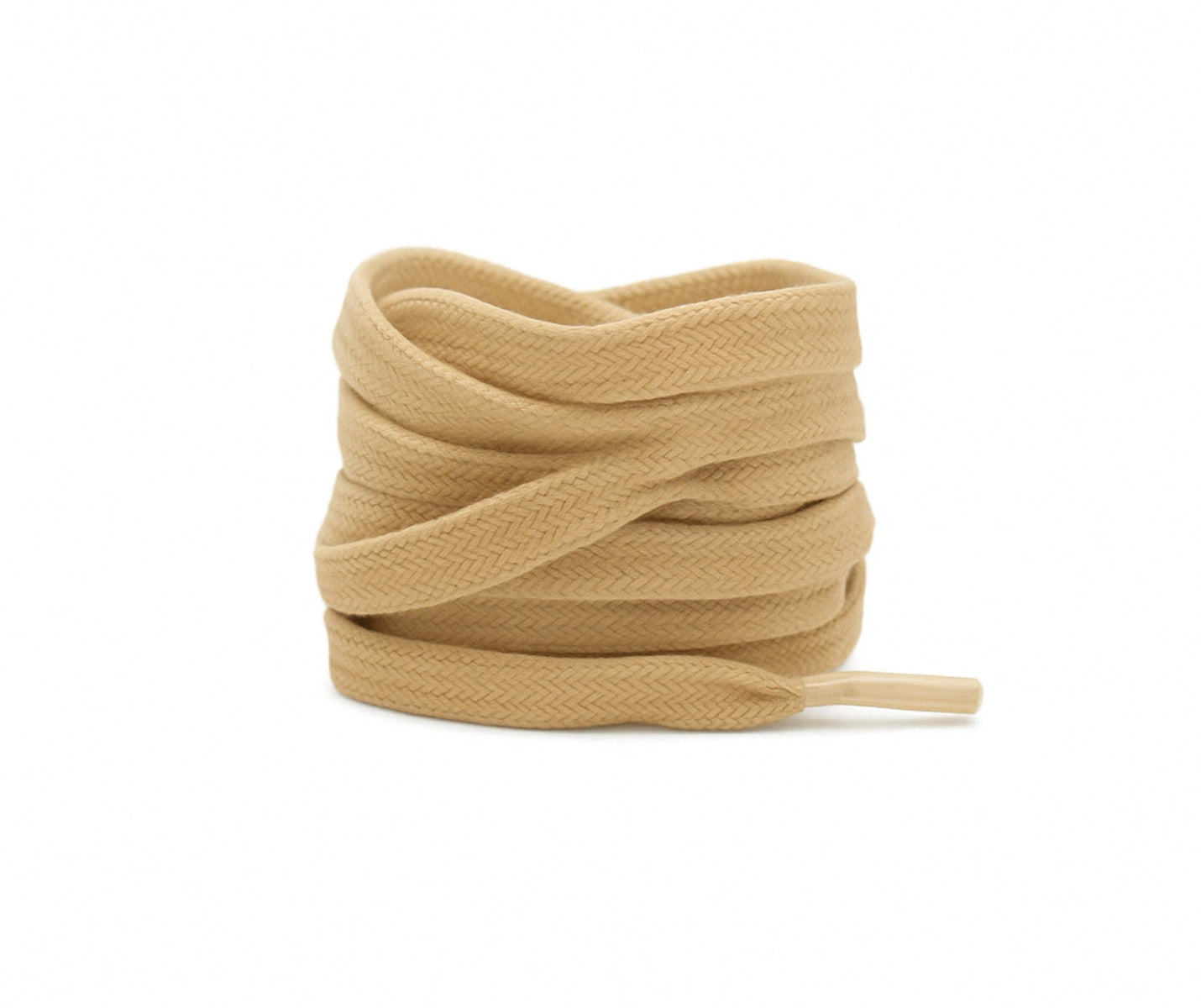 Ein beiger Dancing Queens Schnürsenkel in Beige, sauber auf weiß gewickelt, ideal für Smove Leder Sneaker.